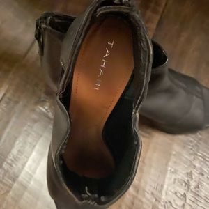 Tahari shoe